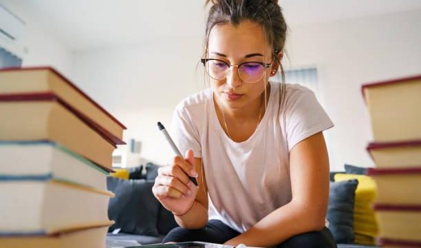 留学生如何借助代写服务提升学术竞争力？